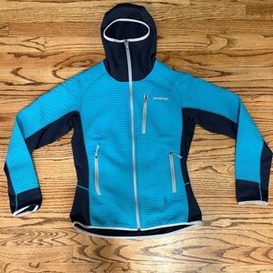 Patagonia Women’s Teal and Navy Alpine fleece jacket.